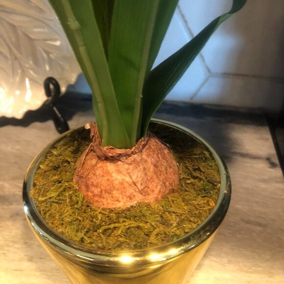 THRESHOLD CHRISTMAS ARTIFICIAL RED AMARYLLIS IN GOLD POT NEW - Picture 2 of 6